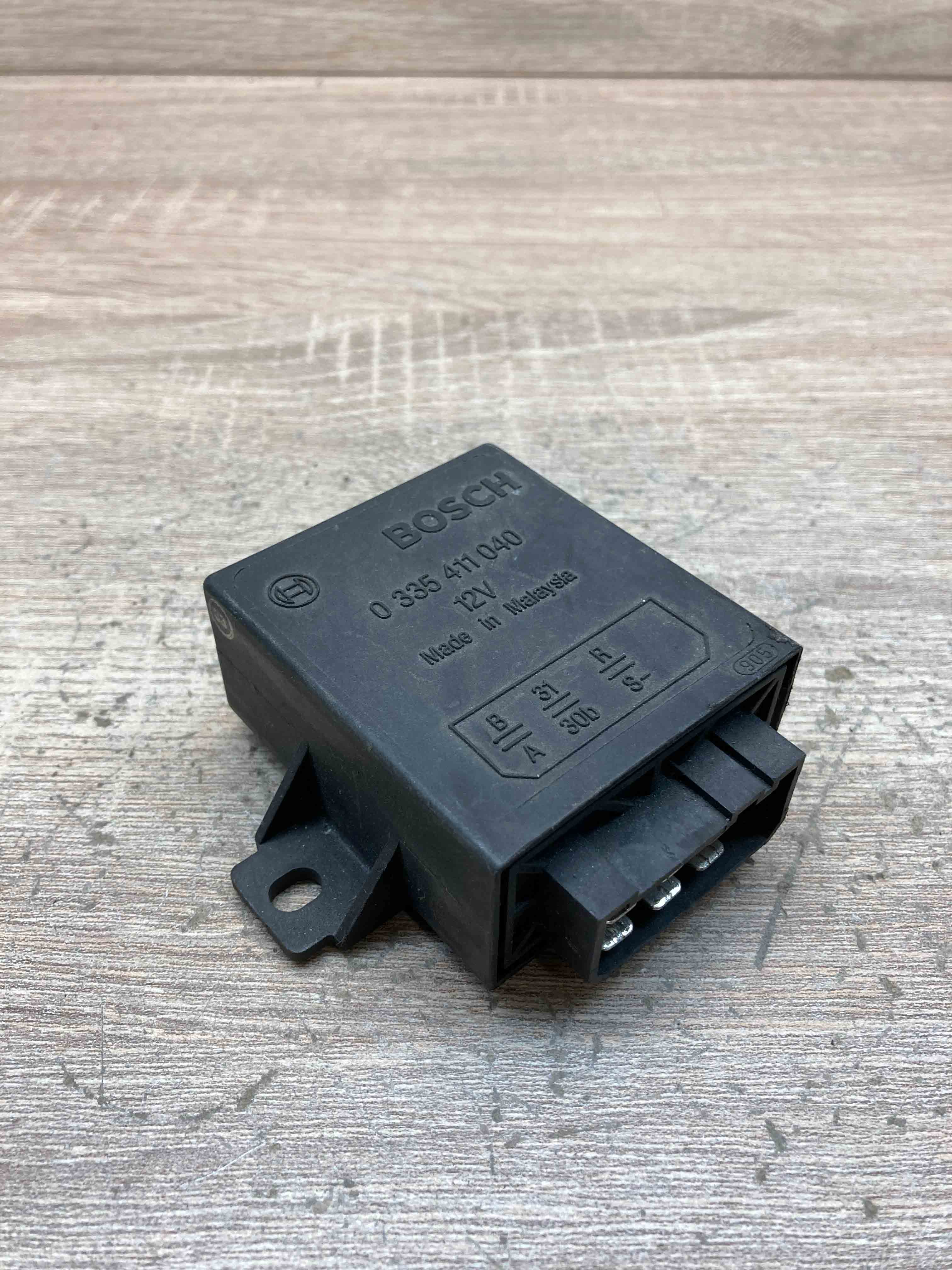 0335411040 Volkswagen Relay Control Module Unit Bosch